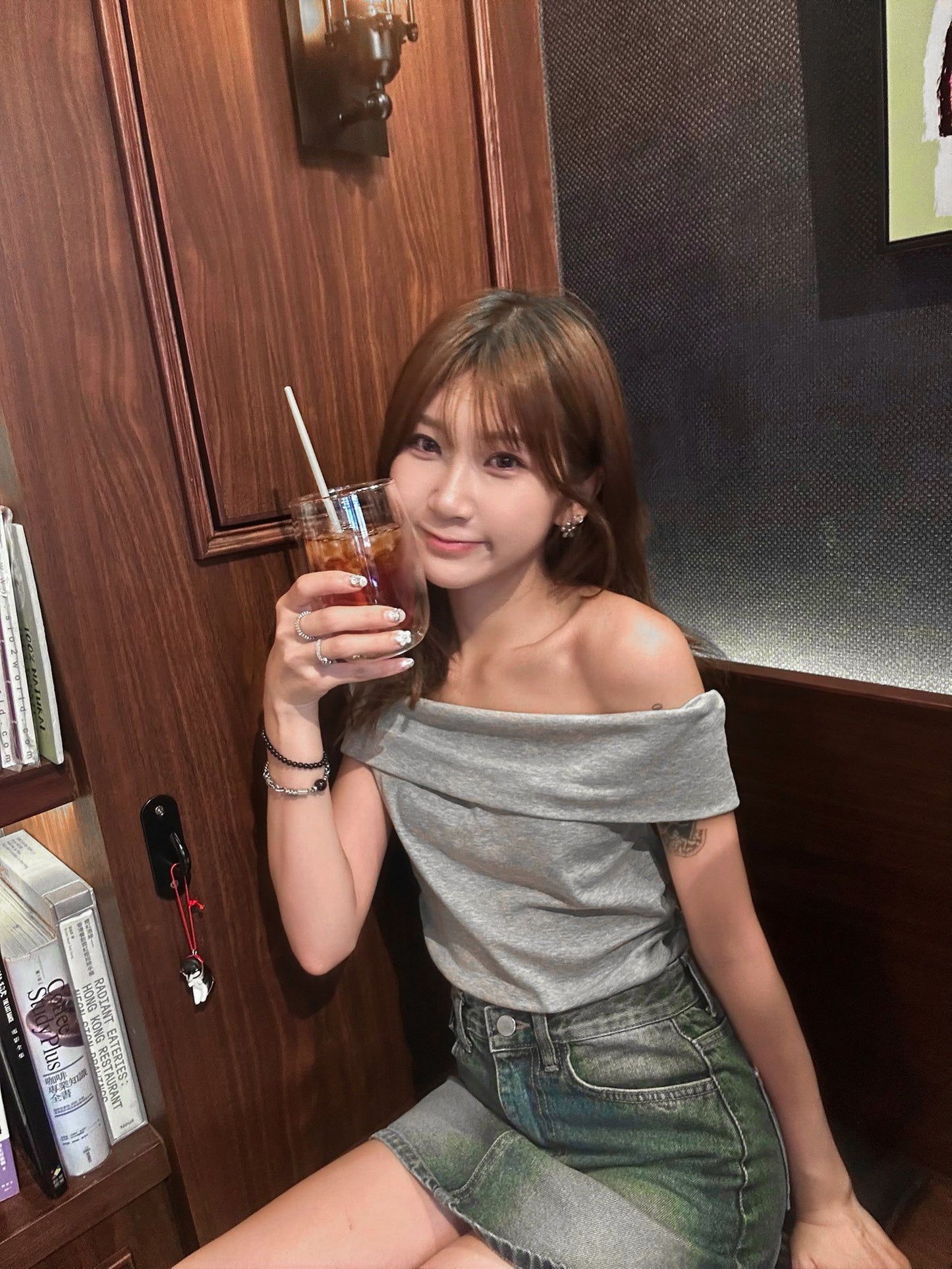 厚身側腰皺皺一字膊Top