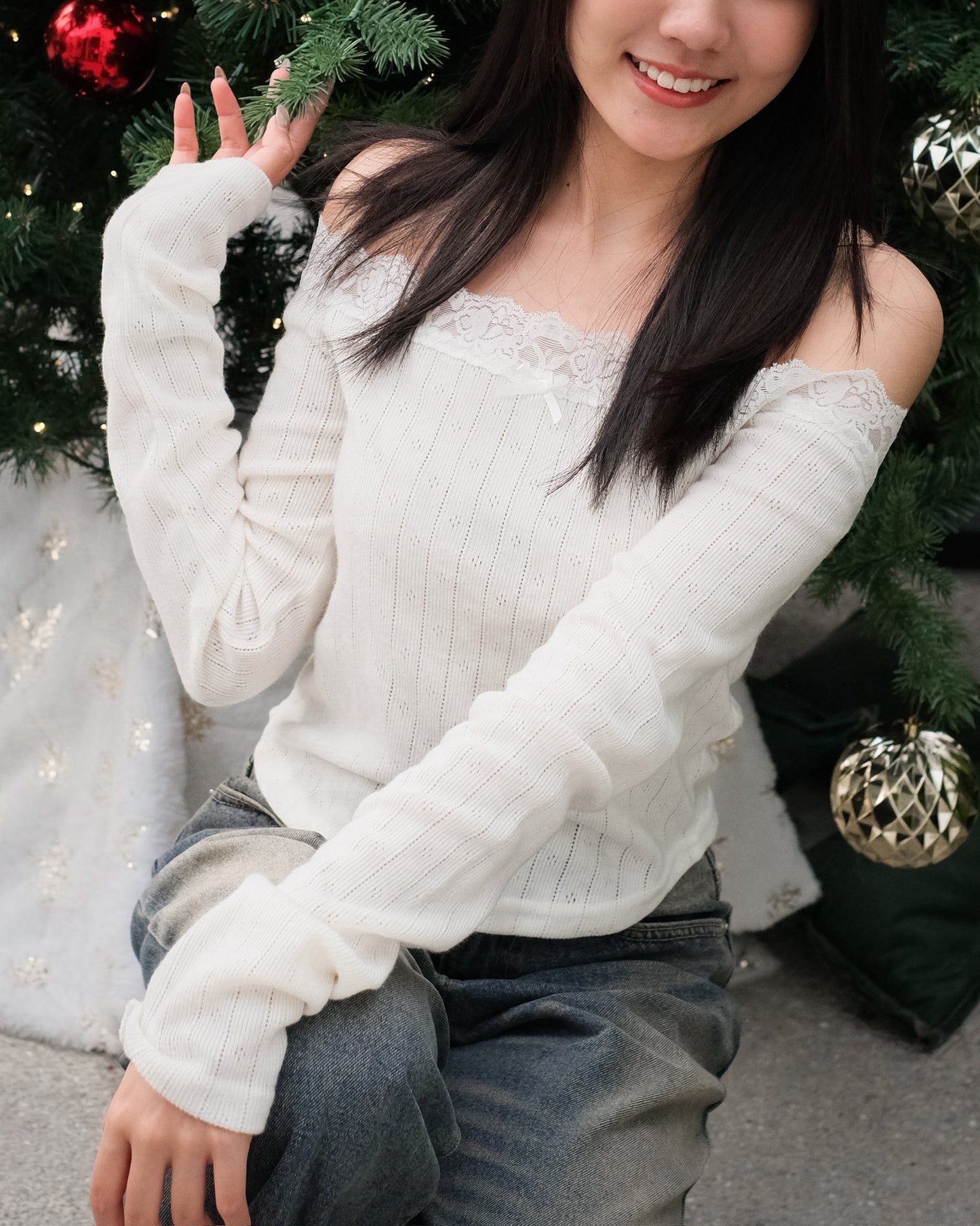 [現貨] \純慾Lace點綴/ 暗坑紋一字膊Top