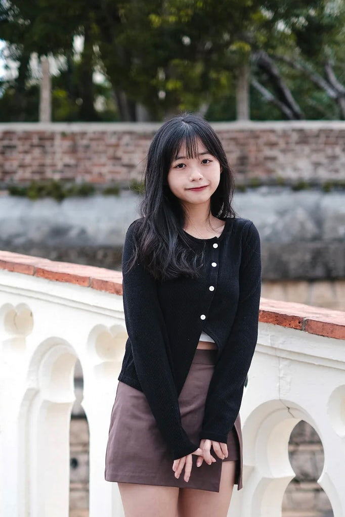 [現貨] \個性斜排扣/ Daily Buttoned Top