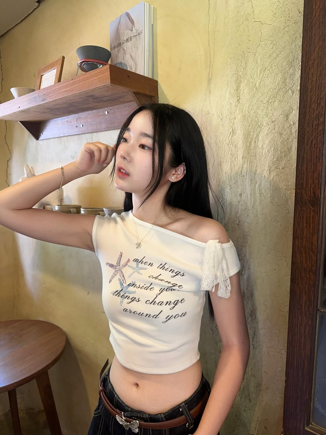 [最後泰國現貨] One Off Shoulder Lace Print Top