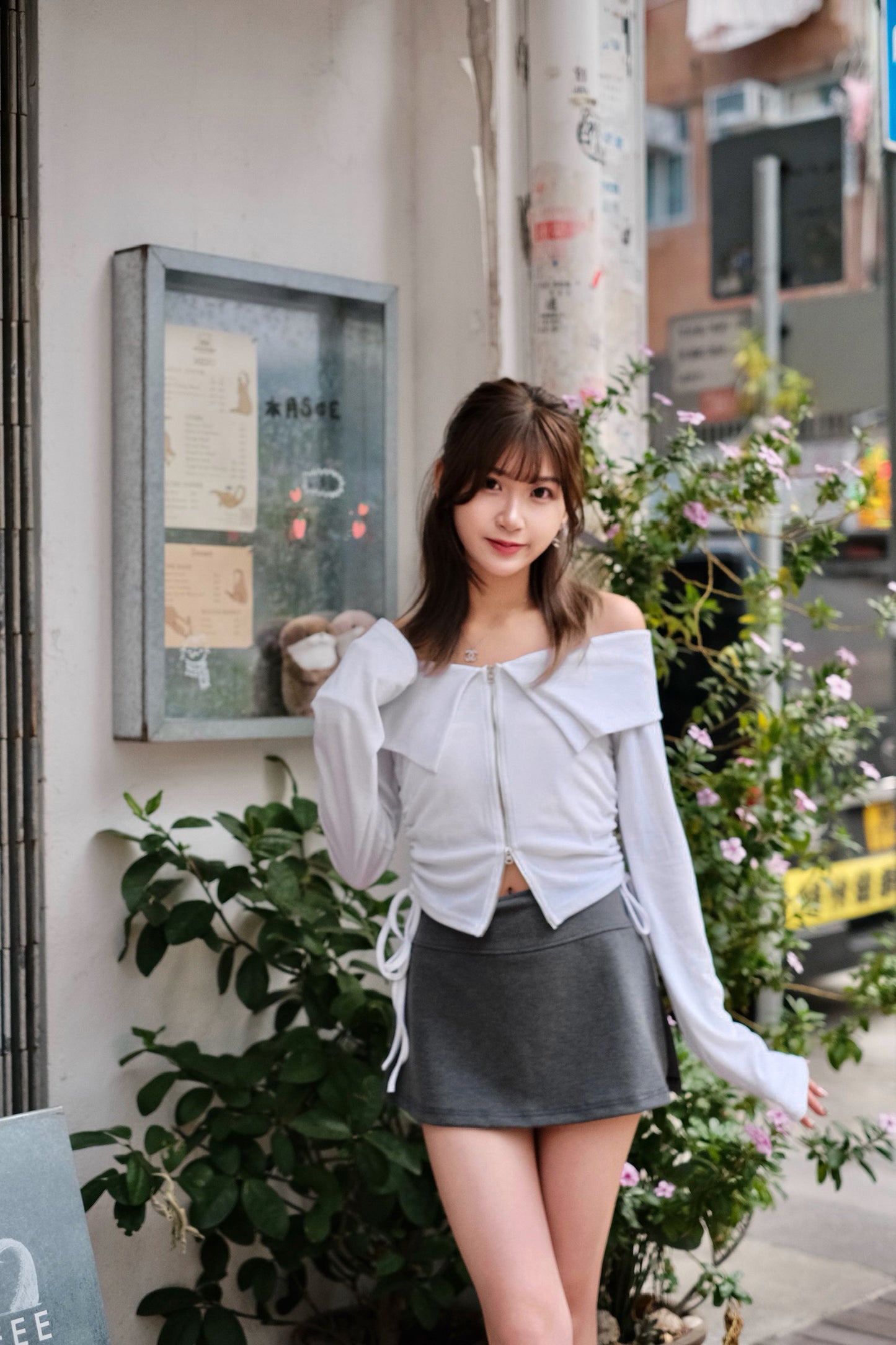 [現貨] \側綁繩反領設計/ Off-Shoulder Zip Top