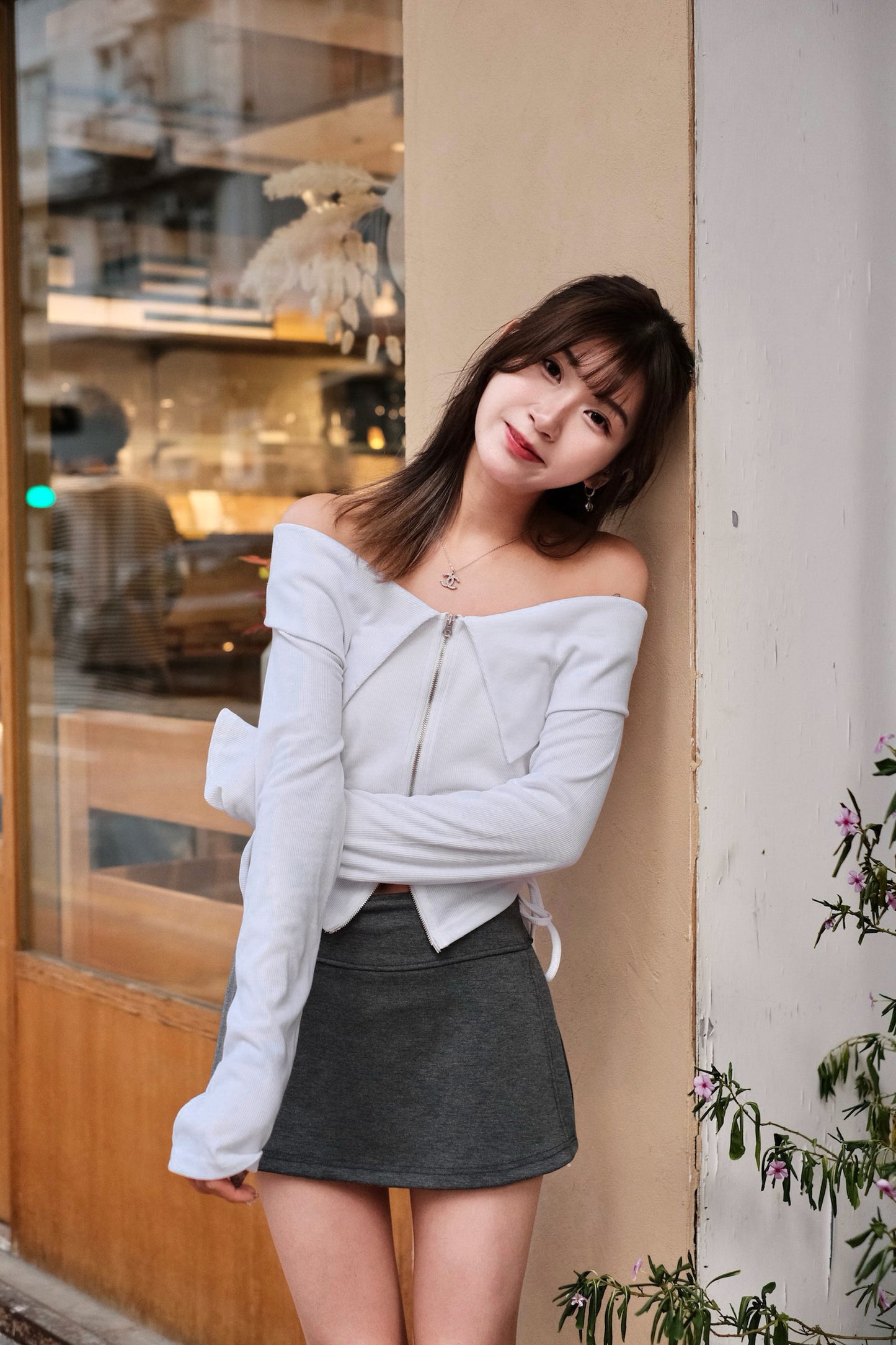 [現貨] \側綁繩反領設計/ Off-Shoulder Zip Top