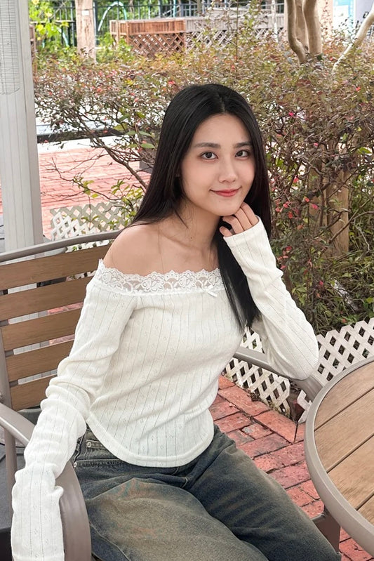 [現貨] \純慾Lace點綴/ 暗坑紋一字膊Top