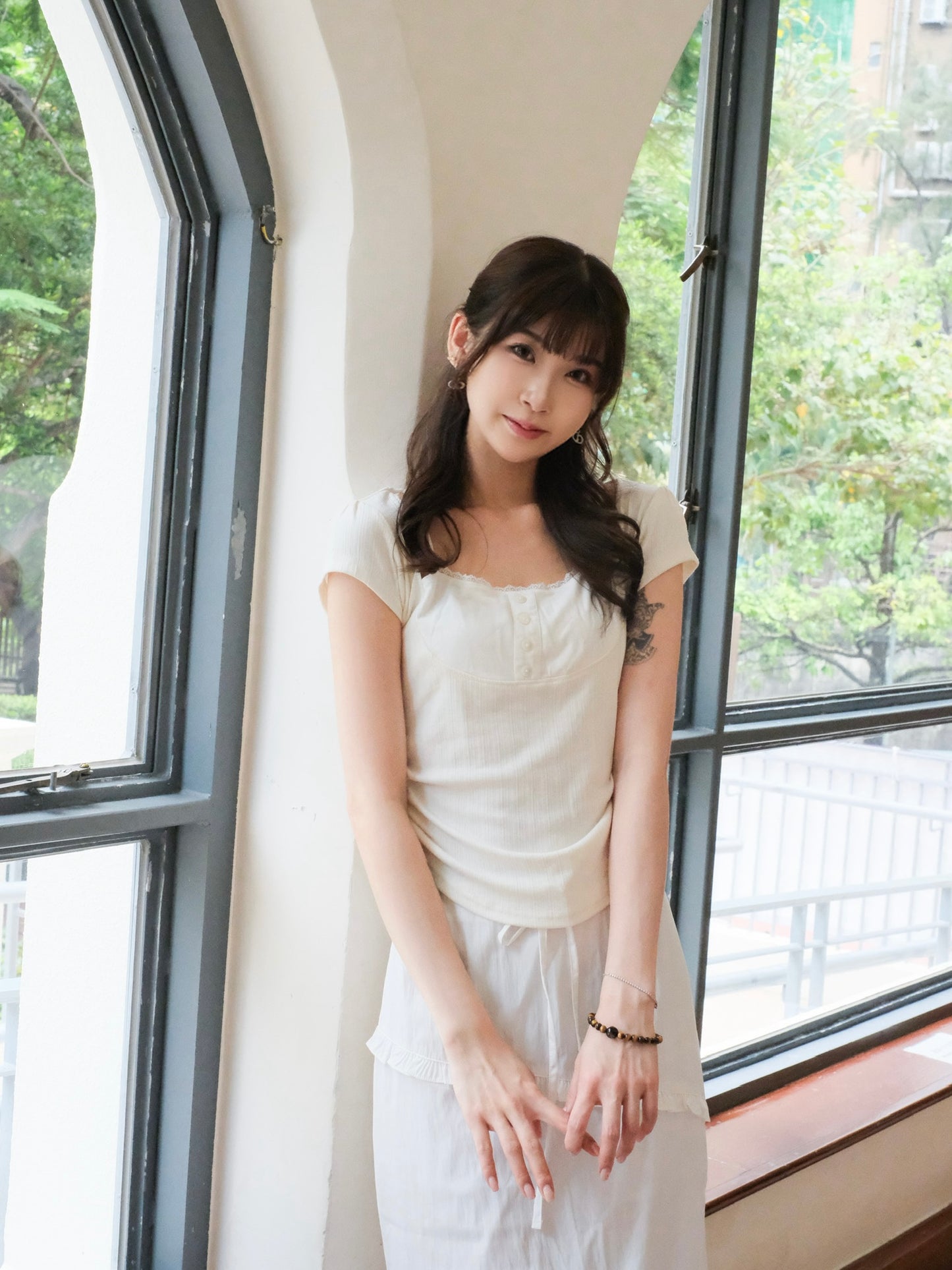 \柔感Lace層次/ Lace Trim U‑Hem Fitted Top