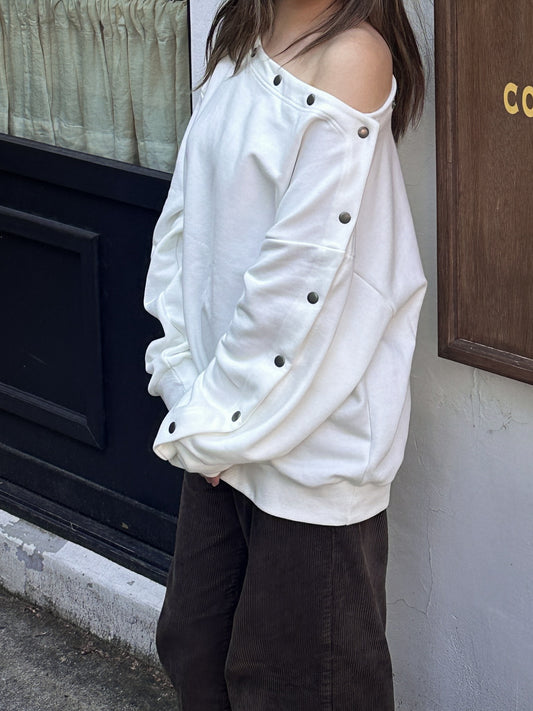 [現貨] \韓國大熱超高質單品/ 不規則扣鈕露肩Top