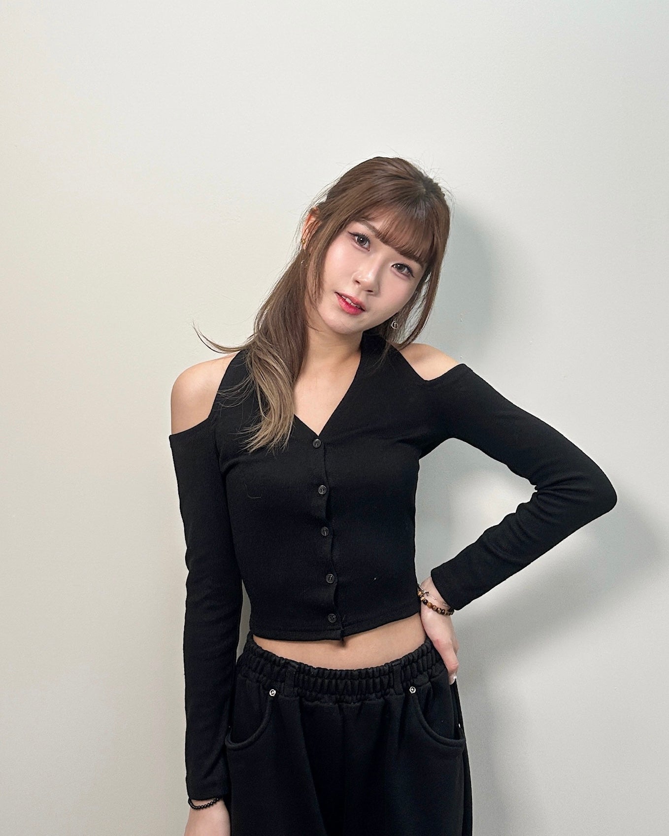 [現貨] \知性感小露肩一 一✧/ Chic Cold-Shoulder Top