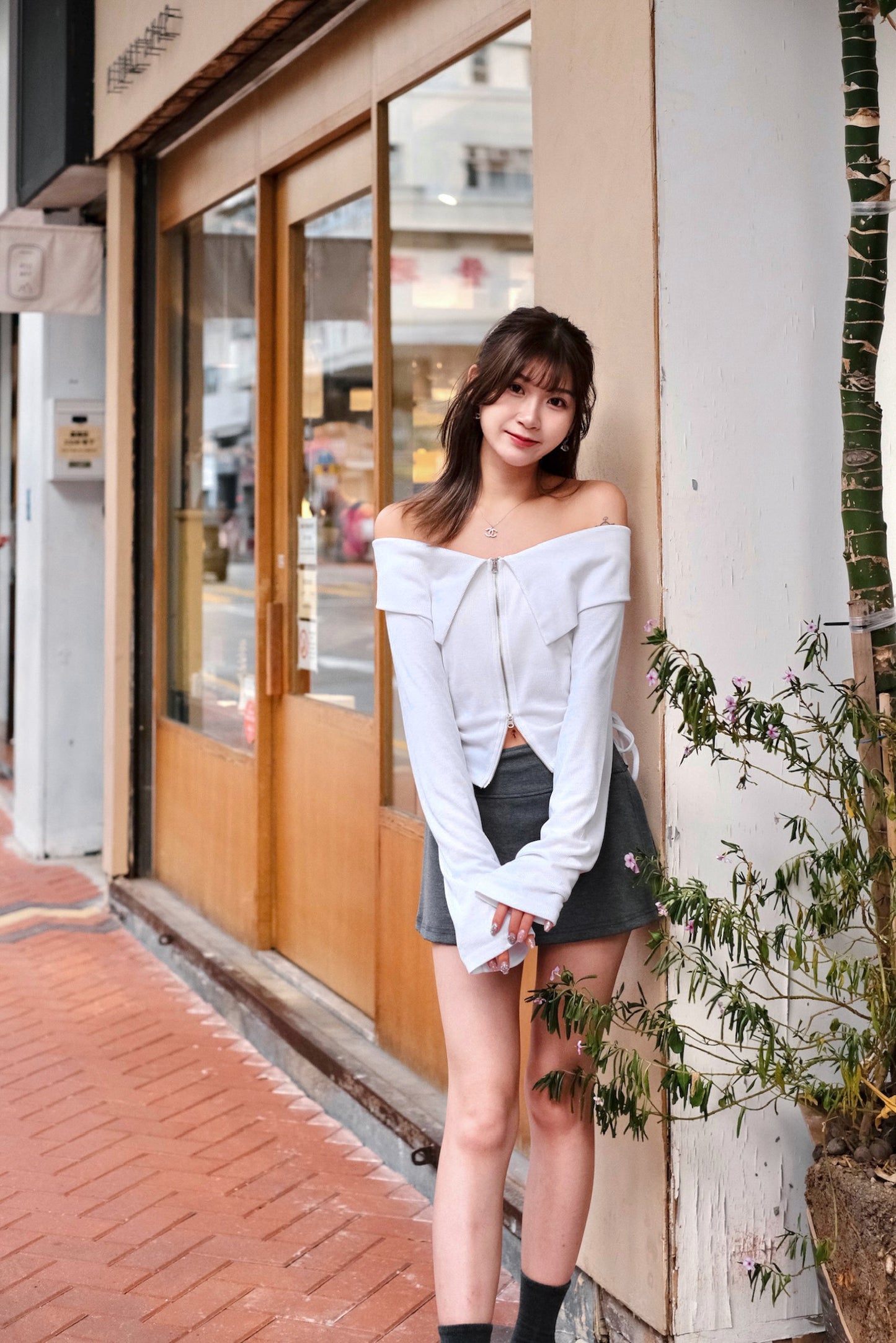 [現貨] \側綁繩反領設計/ Off-Shoulder Zip Top