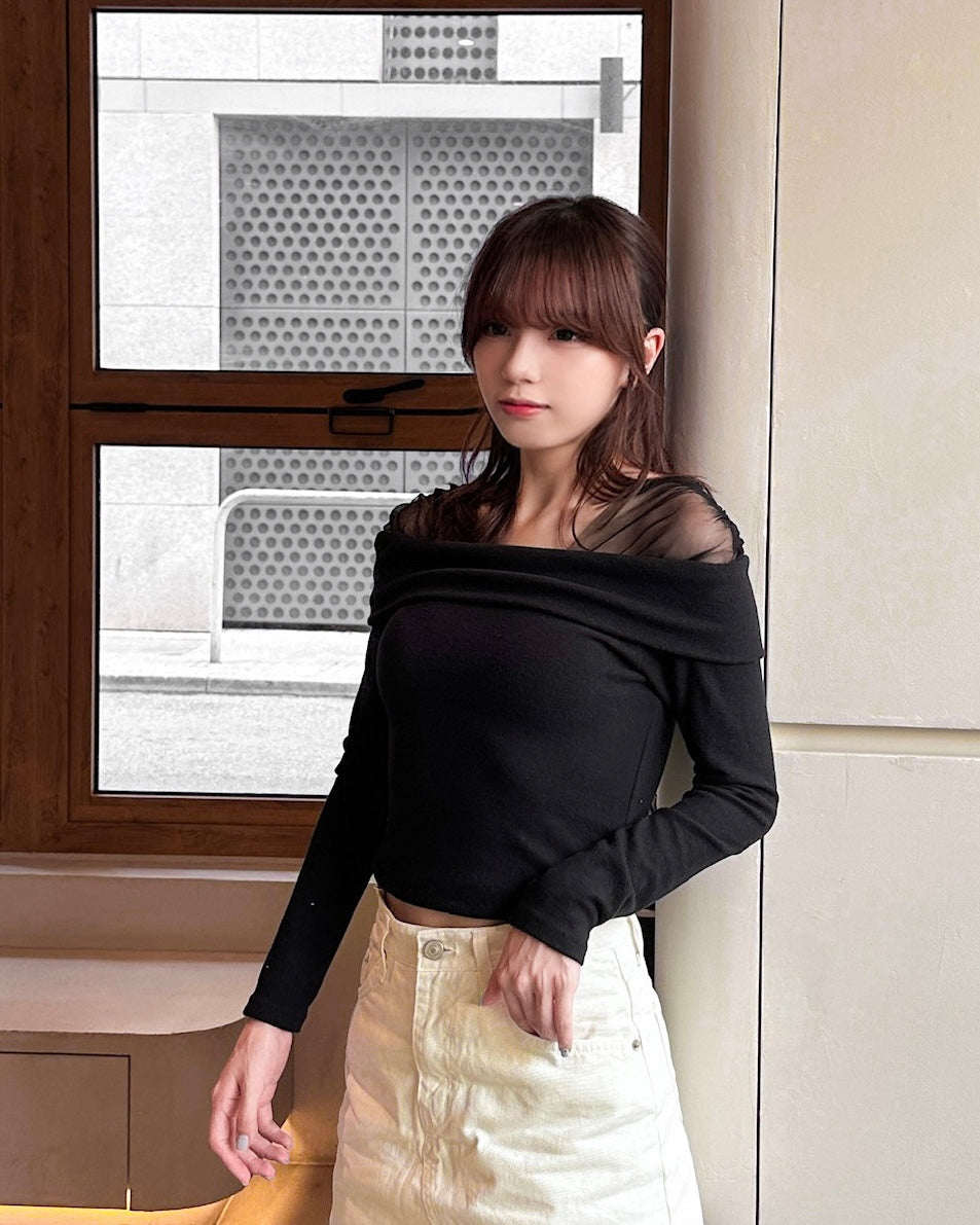 [預訂] \氣質女人味/ 微露肩透紗絨質Top