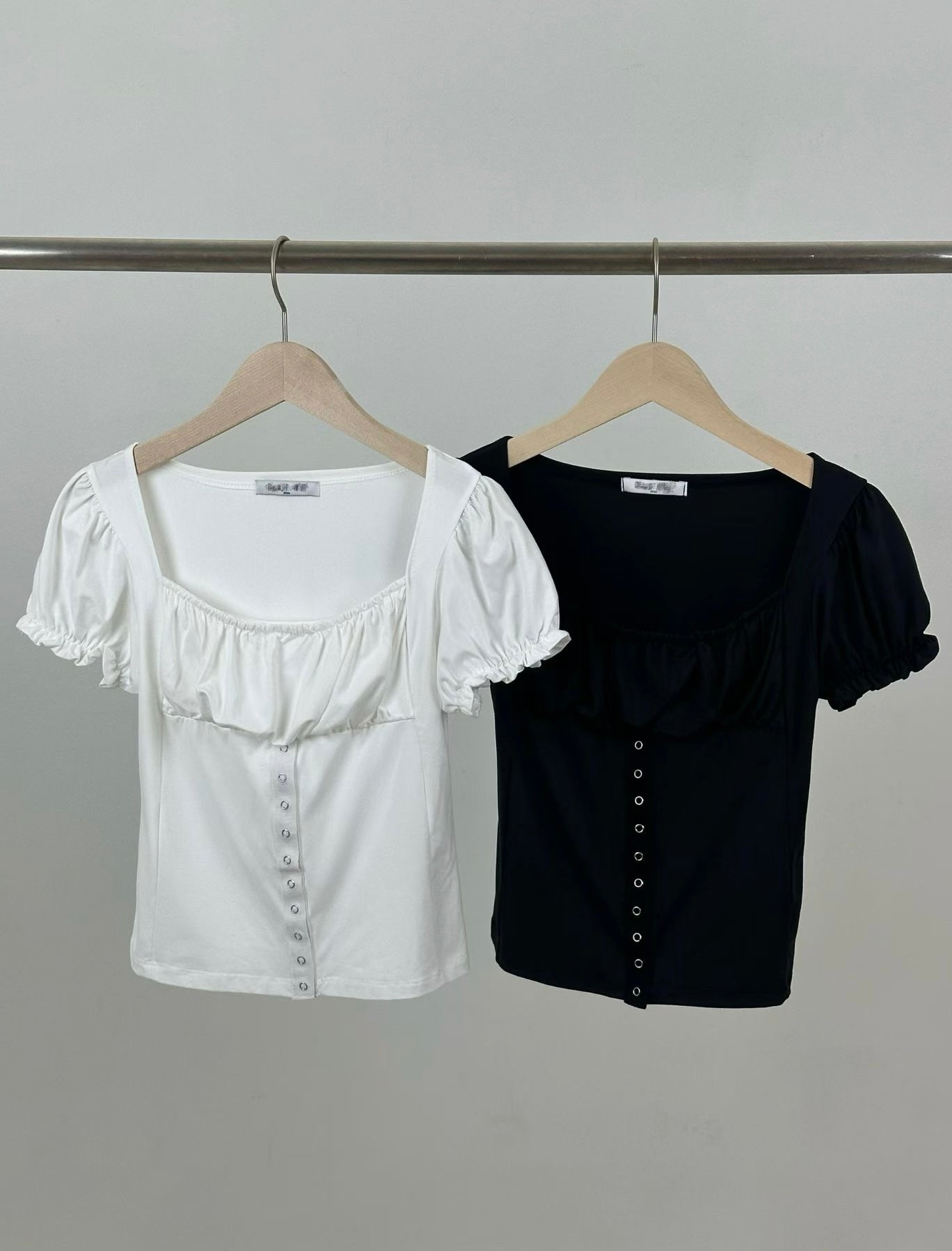 [預訂] \Daily Cool Girl/ 滑滑高質束皺啪鈕Top