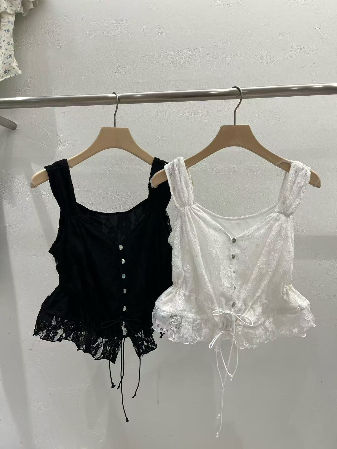 \立體花花刺繡/ Lace綁帶收腰Top
