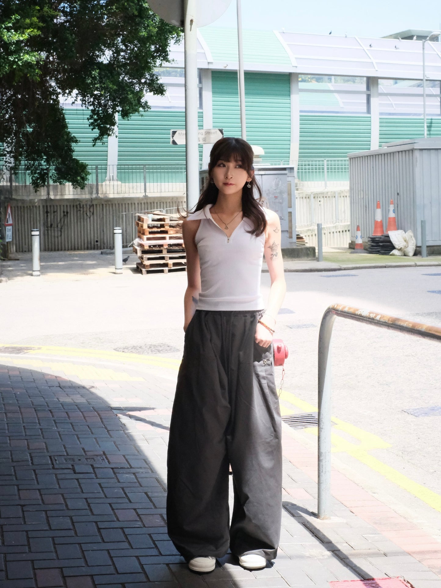 \可塑性超高型格OR性感拉鍊背心🖤/ Clean Zip Polo Top