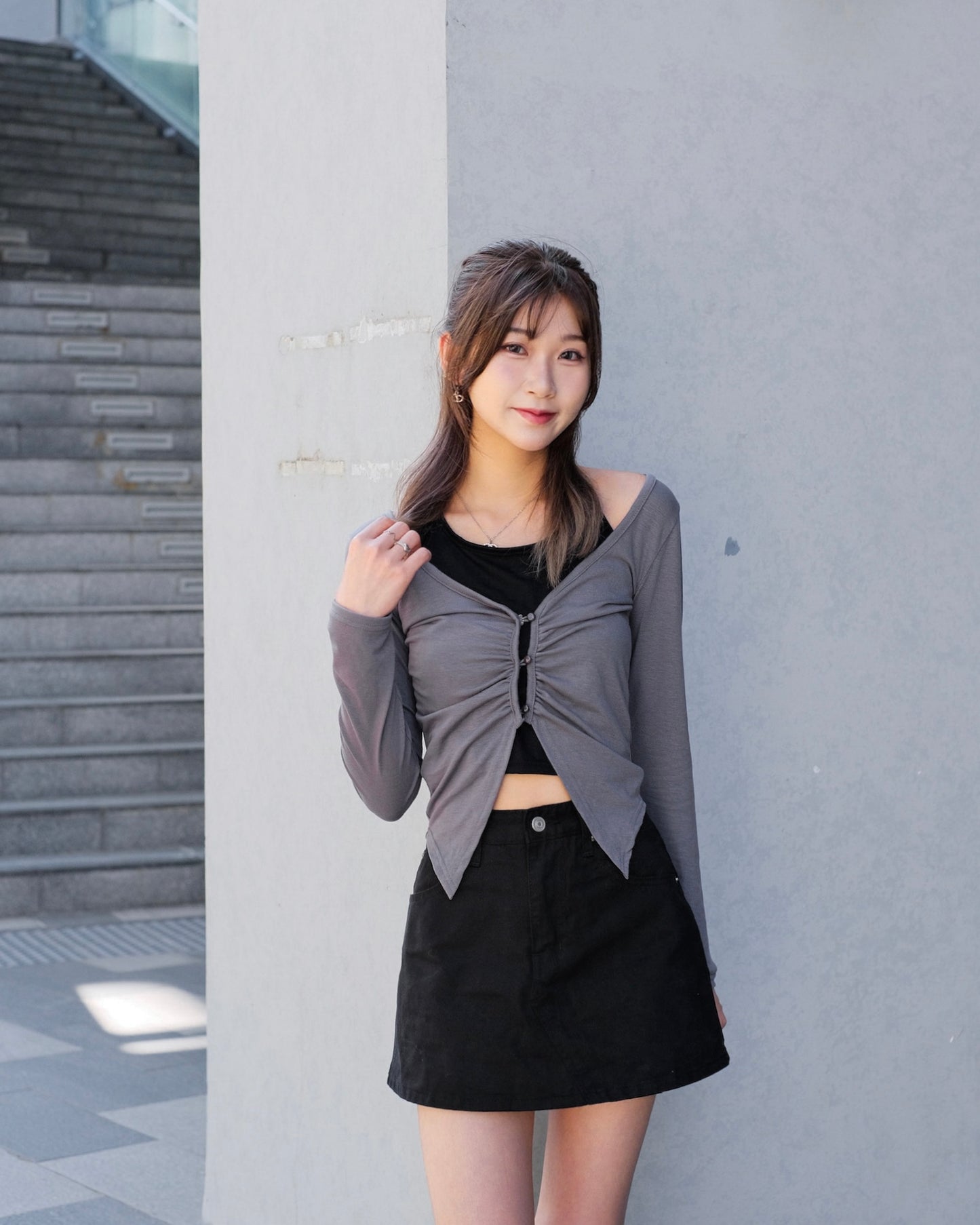 [預訂] \貓眼扣鈕點綴/ Blokette Wrinkled Top