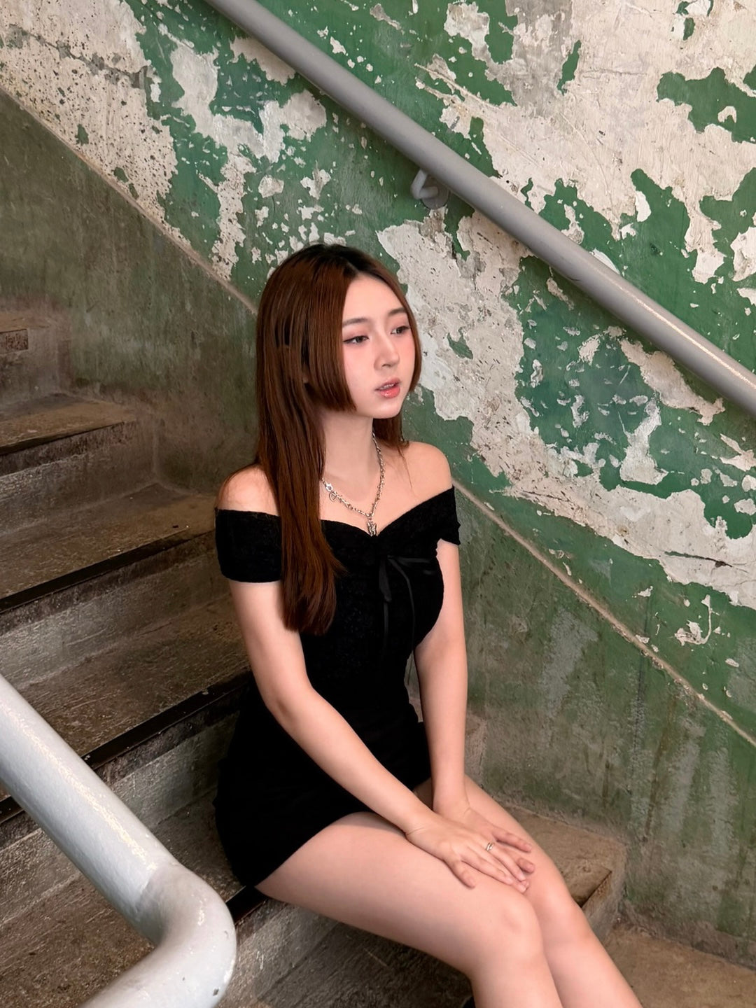 \精緻繡花皺皺/ Lace Off-Shoulder Top