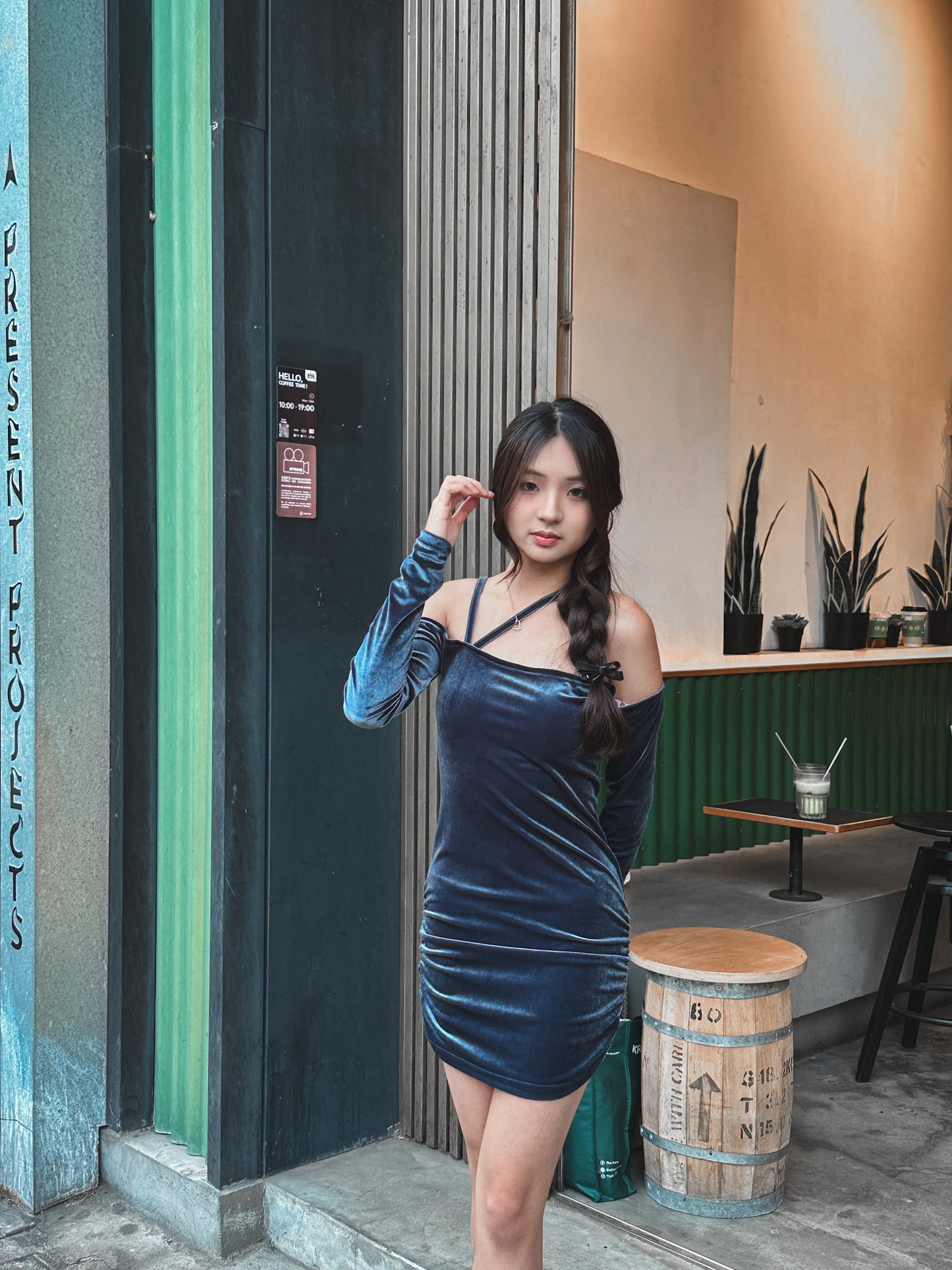 [現貨] Off-Shoulder Velvet Dress