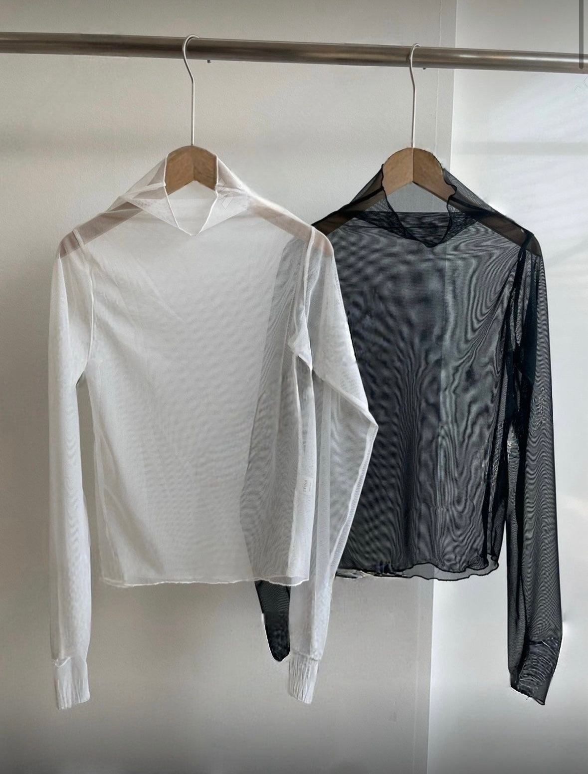 [預訂] \百搭Must Have!!/ 捲邊領口透膚Top