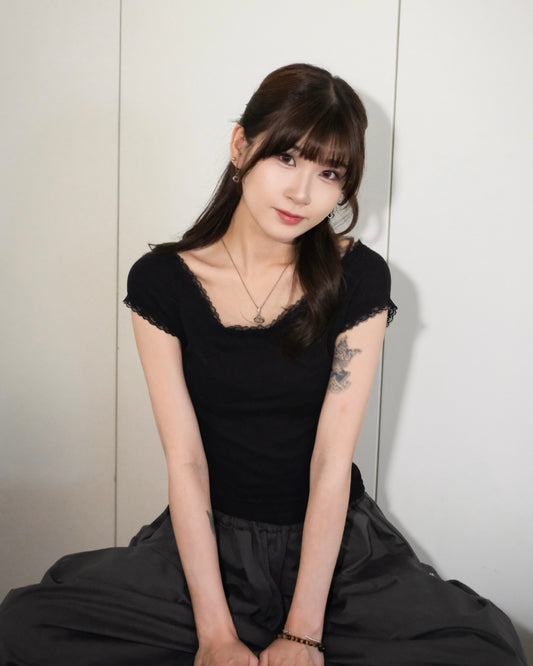 \低調甜感日常款/ Lace Trim Top