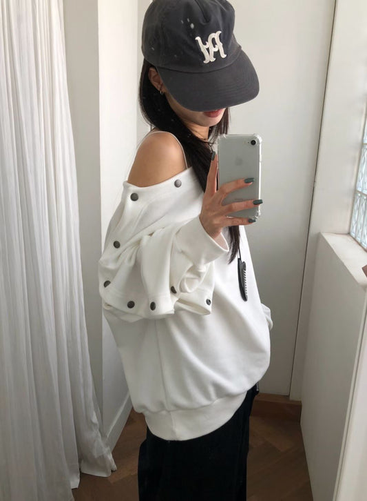 [現貨] \韓國大熱超高質單品/ 不規則扣鈕露肩Top