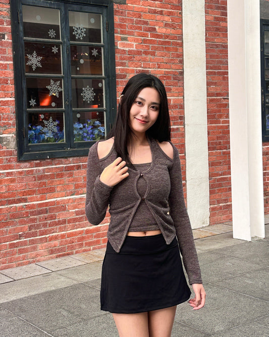 [現貨] \毛絨絨冬日感/ 小心機爆鈕掛頸假兩件Top