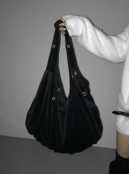 [預訂] 絲絨銀圈單肩袋