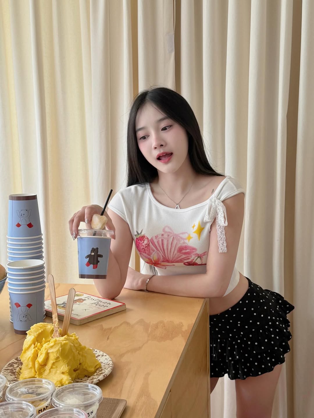 [最後泰國現貨] One Off Shoulder Lace Print Top